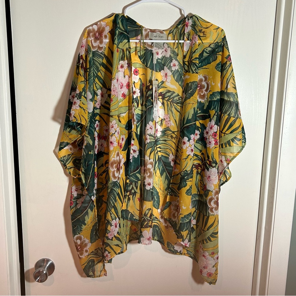 NWT Charlie Paige kimono floral‎ yellow